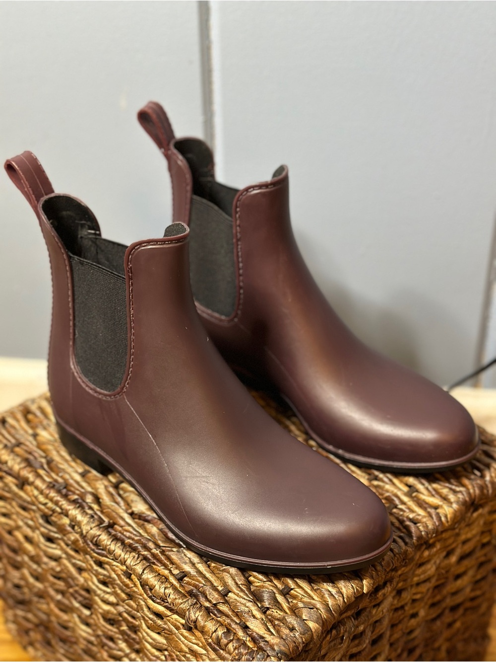 Sam Elderman Women's Chelsea Rain Boots in Burgundy